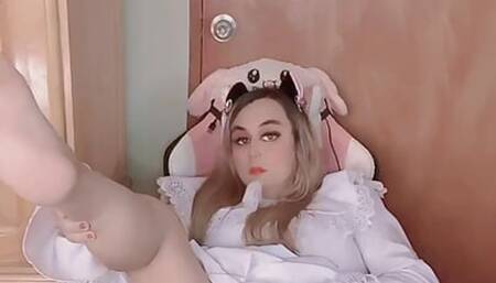 My master asks me to please him and let him see my pee