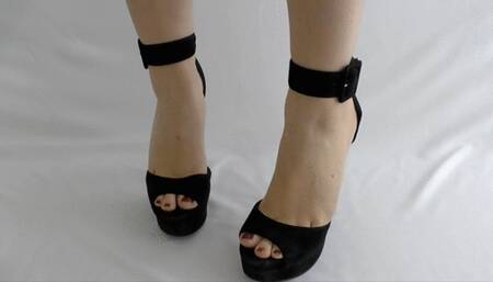 Walking in High Heels - Black Block Heel Platform Sandals