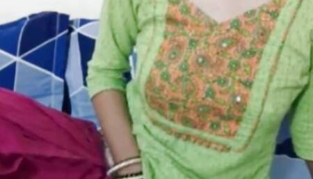 Big Boobs Indian Desi Maa ne Sex ki Lat Laga Di Hindi Audio