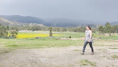 Stepsister Pees In The Field