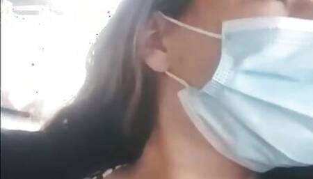 Tetas en taxi