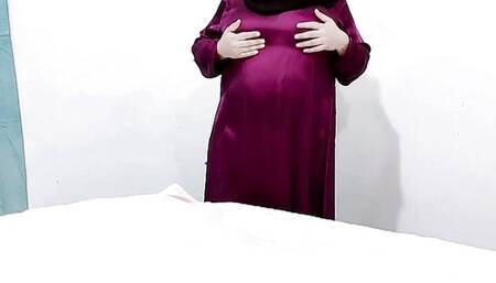 Hot Arabic Milf with Huge ass fucking pussy with a dildo