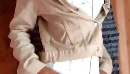 Beauty Black queen strip and masturbate