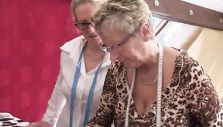 XXXOMAS - Mature German Ladies Fun 3 Way With Lucky Man - AMATEUR EURO