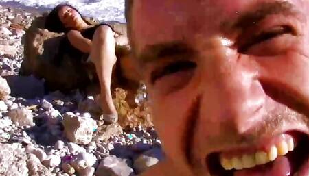 Sexy freches Babe wird am Strand gehammert