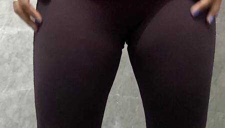 peeing pussy in washroom clear cunt view