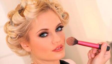 Elegant and sensual solo session with a birthday girl Vanda Lust