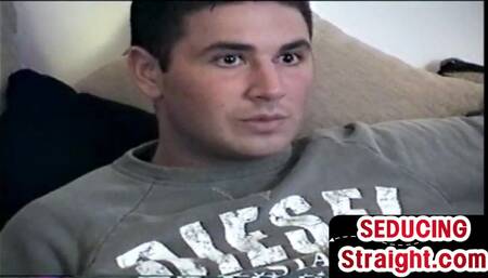 Amateur str8 dude wanks cock and gets sucked by gay stud