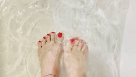 Red toes in the tub, water play, pale Hungarian milf feet, foot fetish