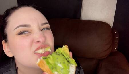 Face Stuffing With Bratty Roxanne