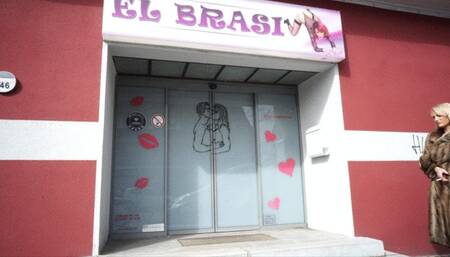 Facesitting in sex cinema