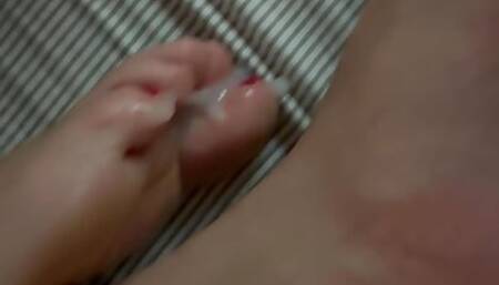 Cum onto wifes beautiful toes