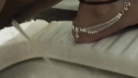 Desi bhabhi pising in wathroom