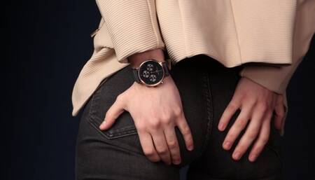 Amy is putting on here tight Jeans and Handcuffs