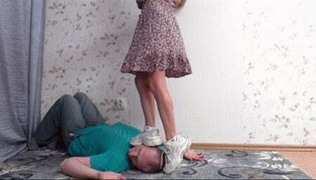 It is a sin for angry babe not to stand on face of man, vf2669h 720p