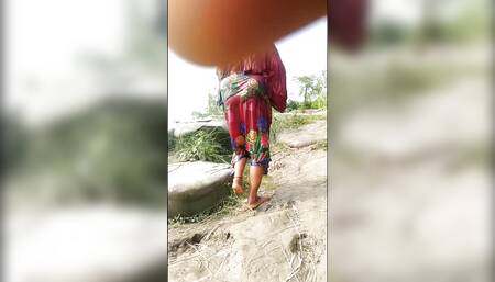 My fat wife He is take a shower in river