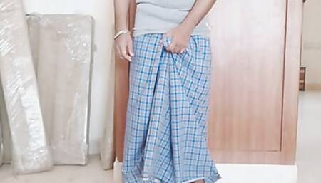 Lungi wala desi man masturbating