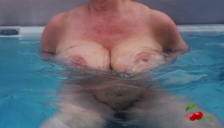 I shake my breasts in the spa
