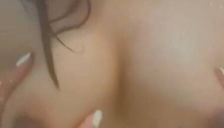 Tight boobs kaisi he 0000