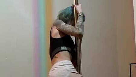 Kira  Poledance