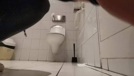 Strong and loud relase in work toilet next to coworkers