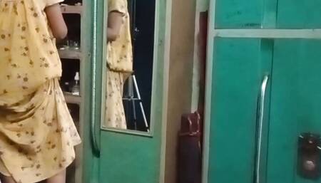 Indian bengali pinki vabi ajj tv pe movie dakh rahi thi or davor ne aake  chod  diya mujhe