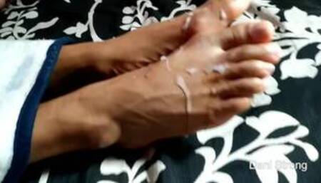 First time cum on her feet