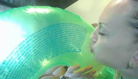 Inflate the rubber ring to ride on it