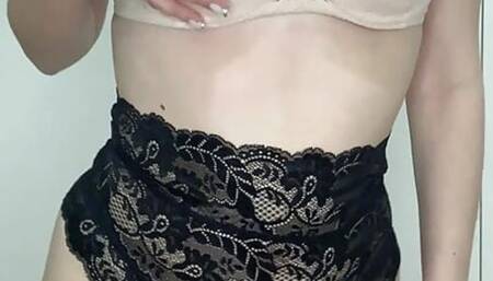 TIKTOK SLUT PIERCED NOODLE SHOWS OFF HER PERKY TITS