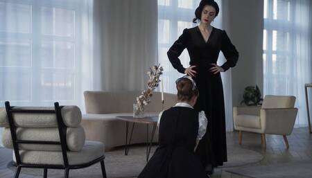 Mistress spanked the maid on the ass (4K)