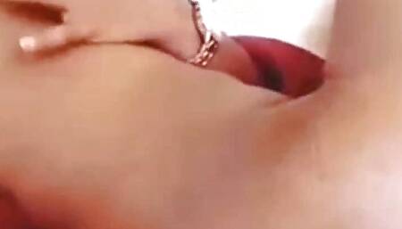 Hot ethiopian girl fingering her pussy