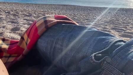 A follower touches my pussy on the beach and I masturbate him, part2