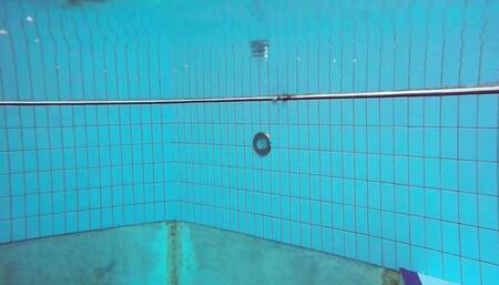 Looking-good Lola - lola video - Underwater Show