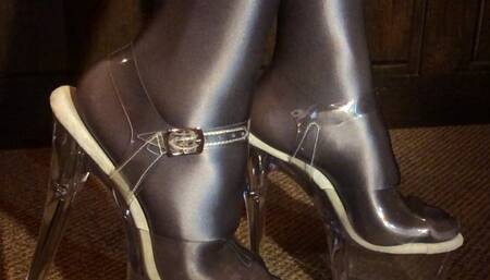Sexy in satin shiny grey silver nylons and plataform high heels