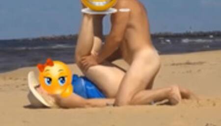 Walking along the beach, I inserted my penis to a resting mommy