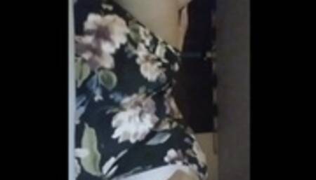 Mi cuñado me coge hasta hacerme gemir, después se la MAMO para que me llene de leche