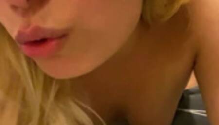 Zor uyanan bir karım var, bende sikerek uyandırıyorum