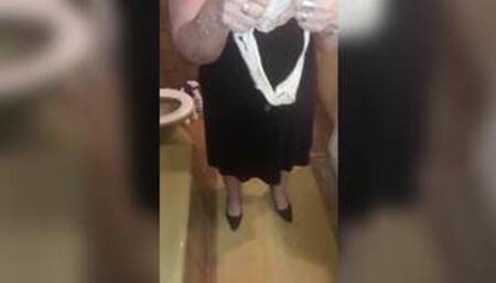 [English Subtitles] Lady Chole caught him sniffing her panties.