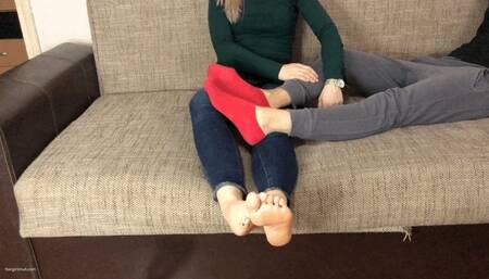 BIG SMELLY FEET TICKLING - MOV Mobile Version