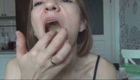 Swallowing big pieces of pomelo