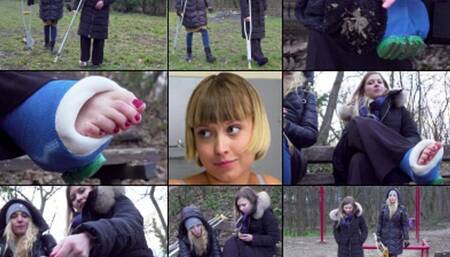 Lulu SLWC Struggling in the Park Crutchless with and without Cast Sock and Foot Play (in HD 1920X1080)