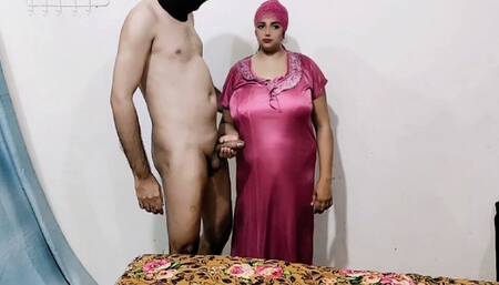 Cute Pakistani Aunty Fucking after Nice Handjob