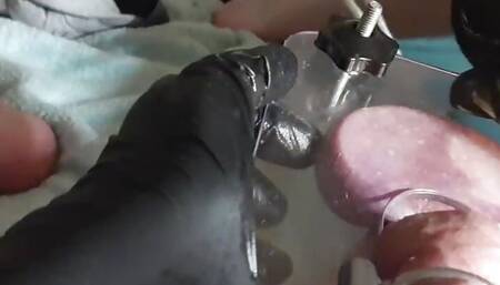 Ballcrushing and stretching my peehole