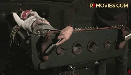 Dreadlock Jane - Nylon feet tickling in stocks (HD 720p MP4)