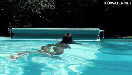 Splendid Yorgelis's underwatershow clip