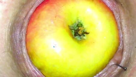 She nailed an huge apple stuck in BI6slave's ass