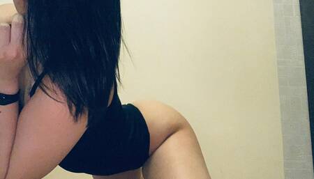 my new thong twerk on the floor