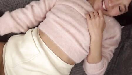 We meet a woman doing karaoke by herself! Iori (20) is a single super-beautiful lady