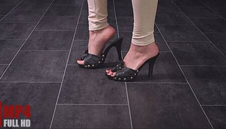 Slappy Mules (FULL HD) – Lady Amira