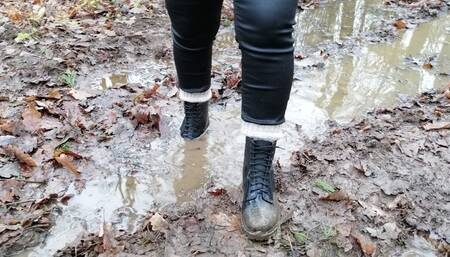 Rubber boots with laces